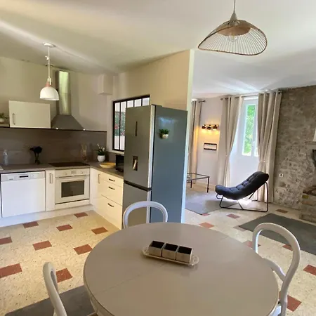 La Vie Est Belle Сasa de vacaciones Le Poët-Laval